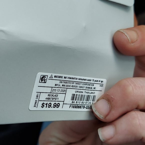 🌙🍭Gold Crucifix necklace - Picture 3 of 3